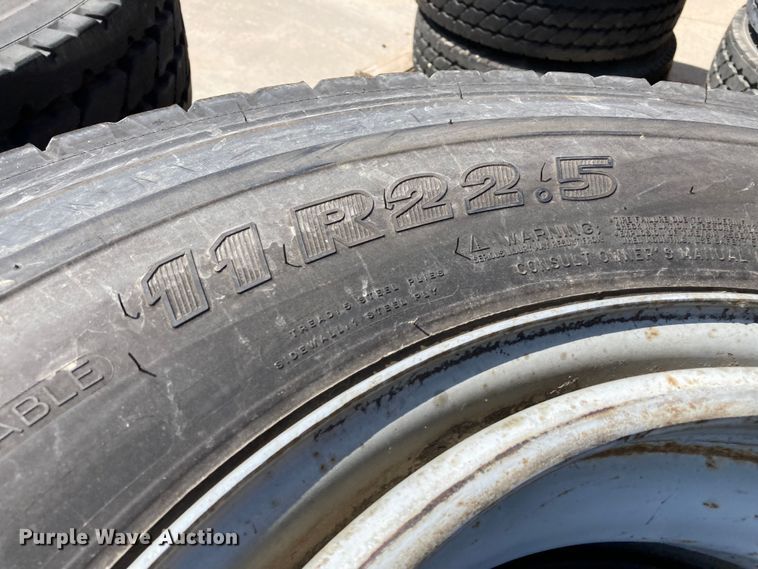 image for item HN9901 (8) Michelin XZY3 11R22.5 tires