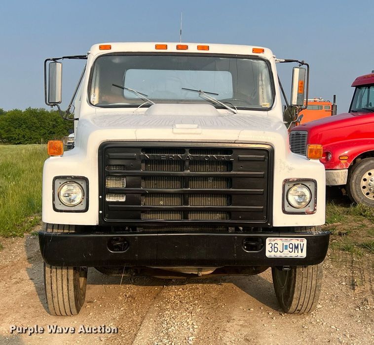 image for item II9021 1983 International 1754  flatbed truck