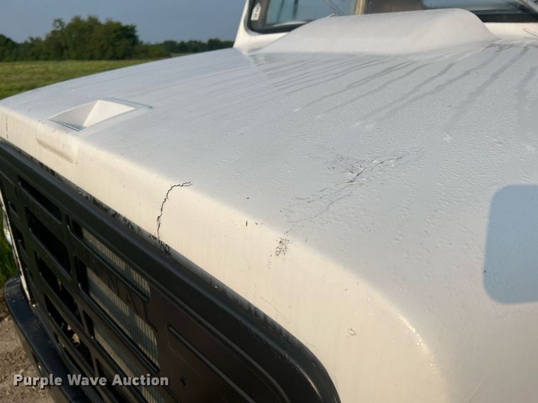 image for item II9021 1983 International 1754  flatbed truck