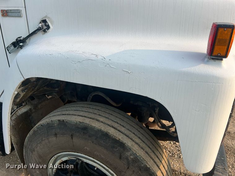 image for item II9021 1983 International 1754  flatbed truck