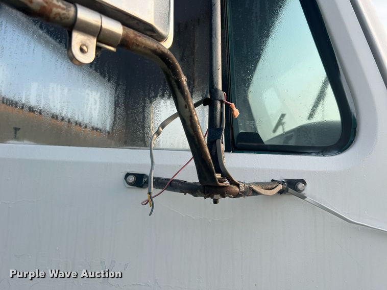 image for item II9021 1983 International 1754  flatbed truck