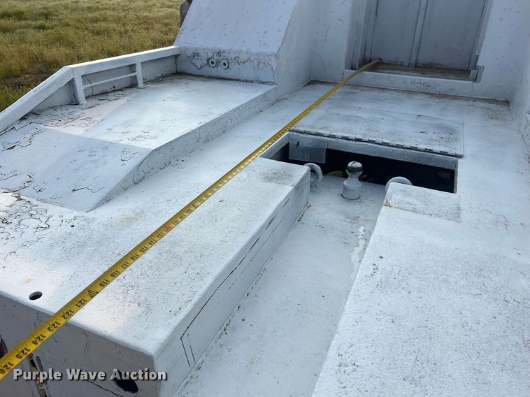 image for item II9021 1983 International 1754  flatbed truck