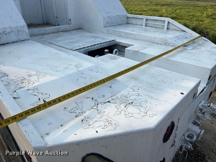 image for item II9021 1983 International 1754  flatbed truck