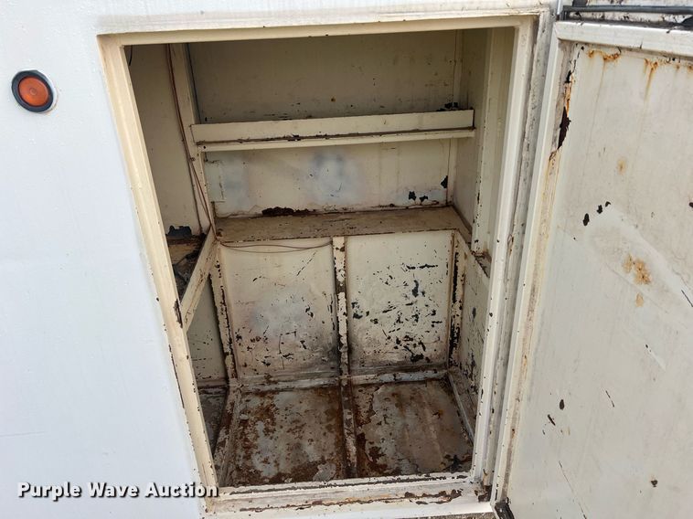 image for item II9021 1983 International 1754  flatbed truck