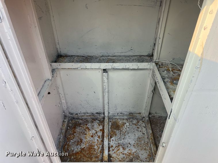 image for item II9021 1983 International 1754  flatbed truck