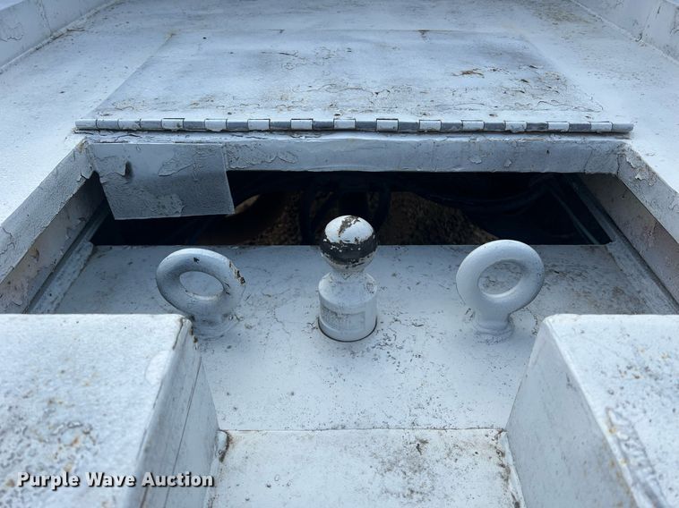 image for item II9021 1983 International 1754  flatbed truck