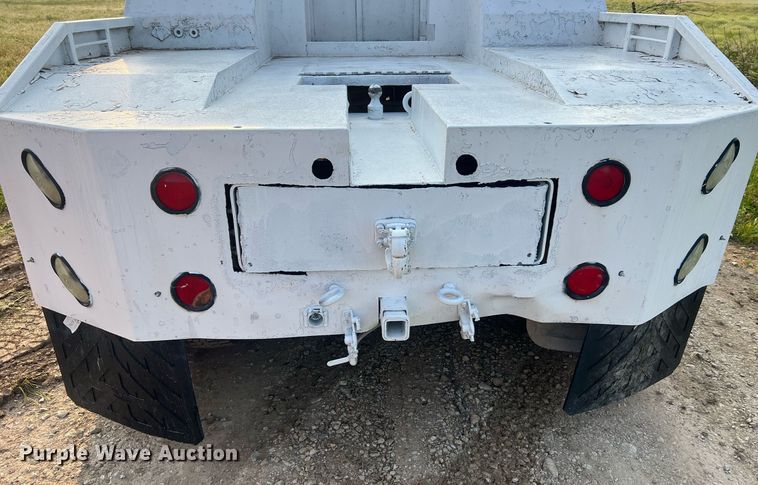 image for item II9021 1983 International 1754  flatbed truck