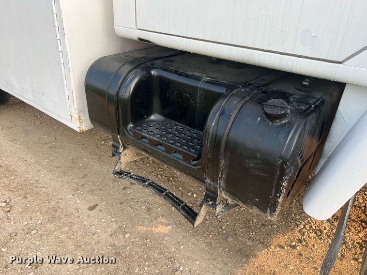 image for item II9021 1983 International 1754  flatbed truck