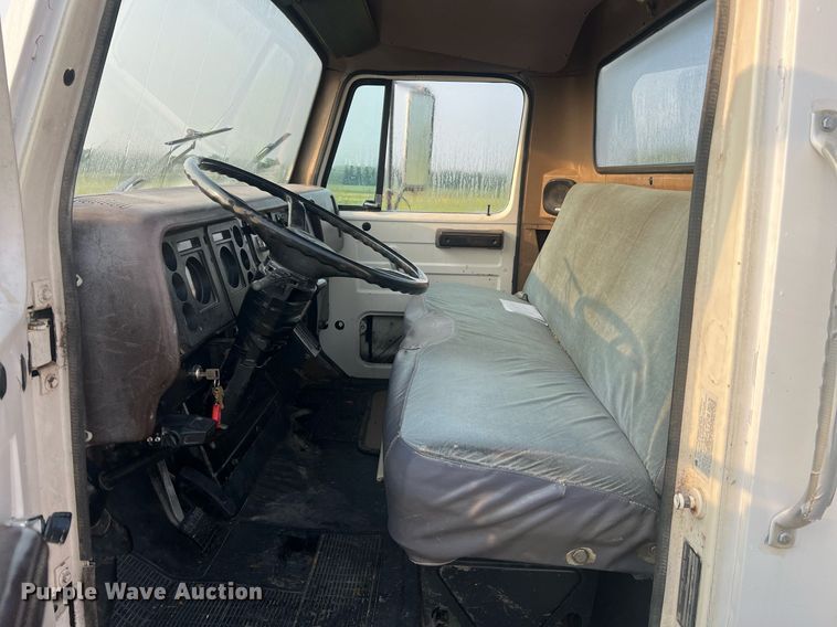 image for item II9021 1983 International 1754  flatbed truck