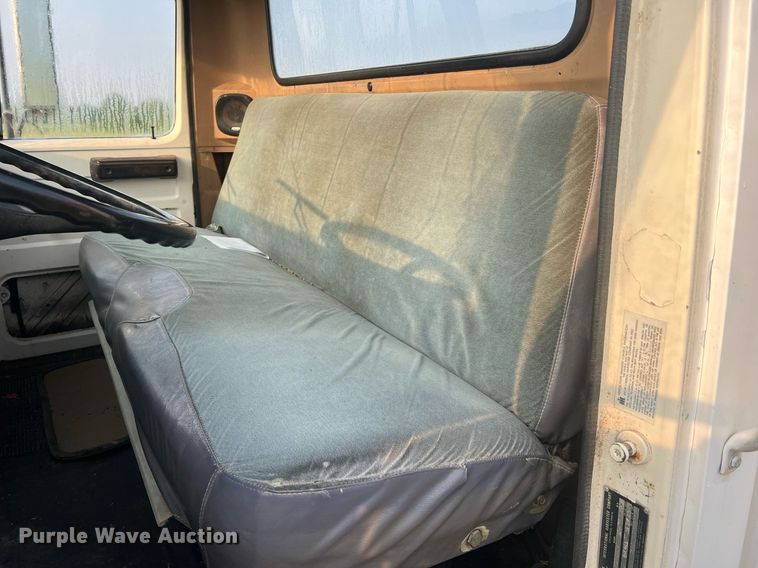 image for item II9021 1983 International 1754  flatbed truck