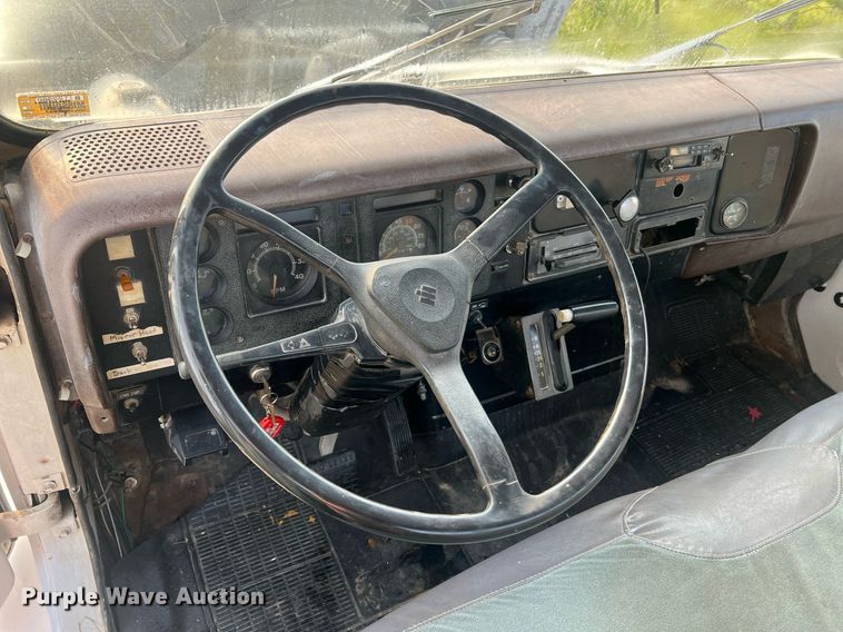 image for item II9021 1983 International 1754  flatbed truck