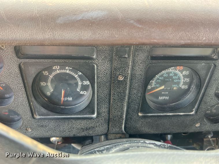 image for item II9021 1983 International 1754  flatbed truck