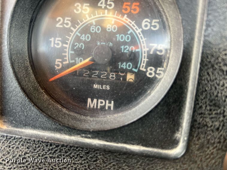 image for item II9021 1983 International 1754  flatbed truck