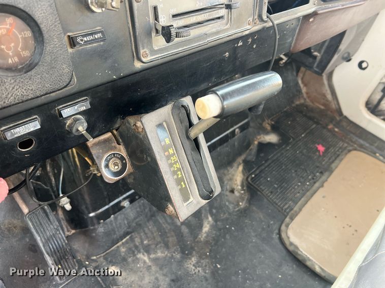 image for item II9021 1983 International 1754  flatbed truck