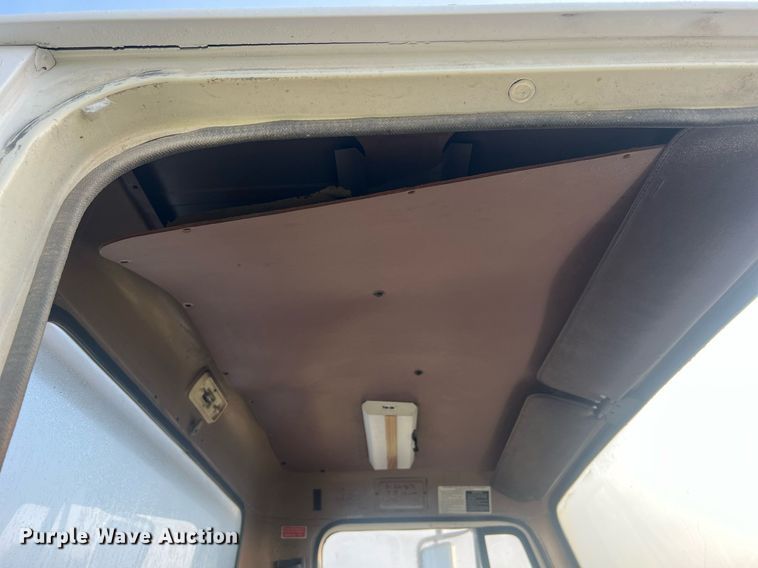 image for item II9021 1983 International 1754  flatbed truck