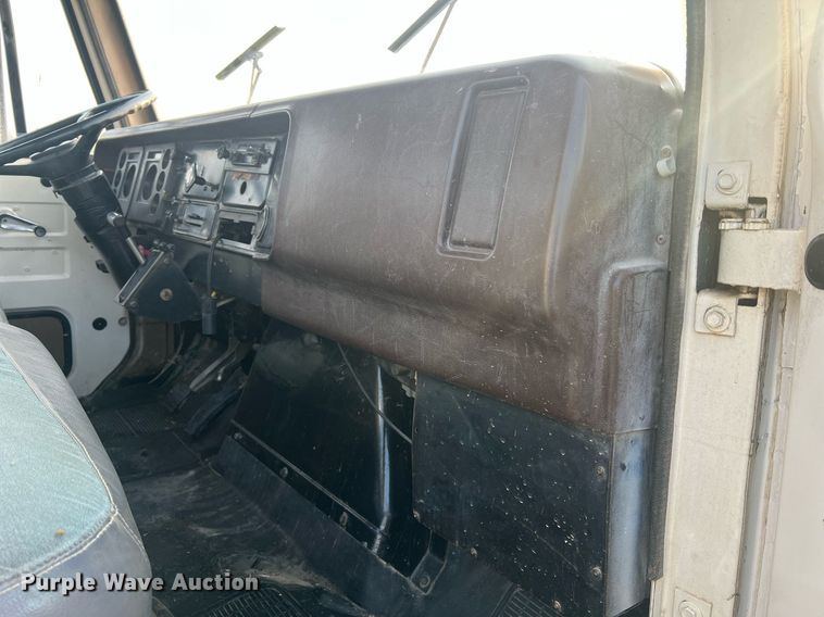 image for item II9021 1983 International 1754  flatbed truck