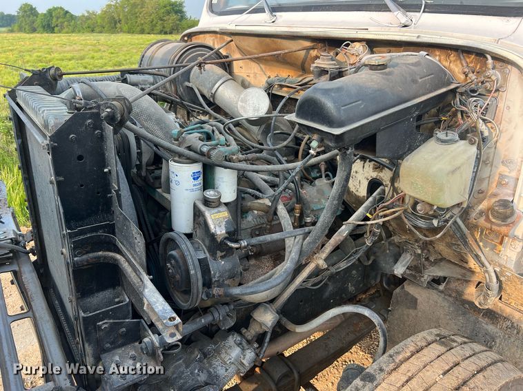 image for item II9021 1983 International 1754  flatbed truck