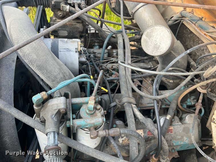 image for item II9021 1983 International 1754  flatbed truck