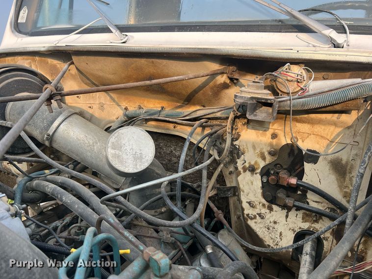 image for item II9021 1983 International 1754  flatbed truck