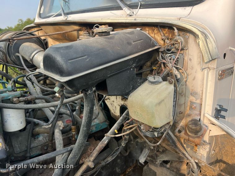 image for item II9021 1983 International 1754  flatbed truck