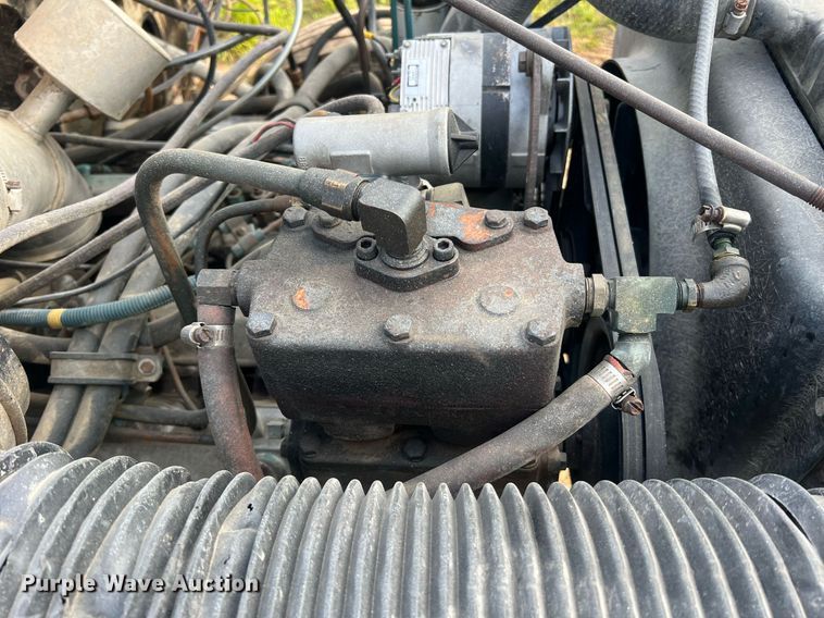 image for item II9021 1983 International 1754  flatbed truck