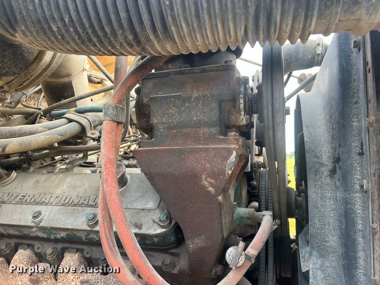 image for item II9021 1983 International 1754  flatbed truck