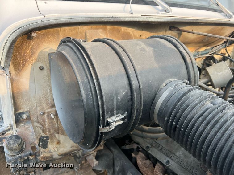 image for item II9021 1983 International 1754  flatbed truck