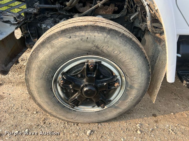 image for item II9021 1983 International 1754  flatbed truck