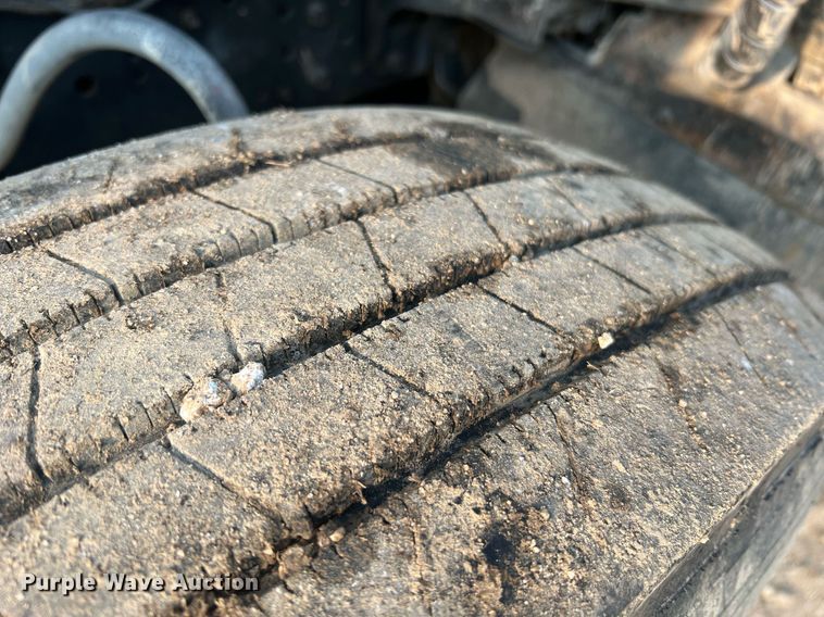 image for item II9021 1983 International 1754  flatbed truck