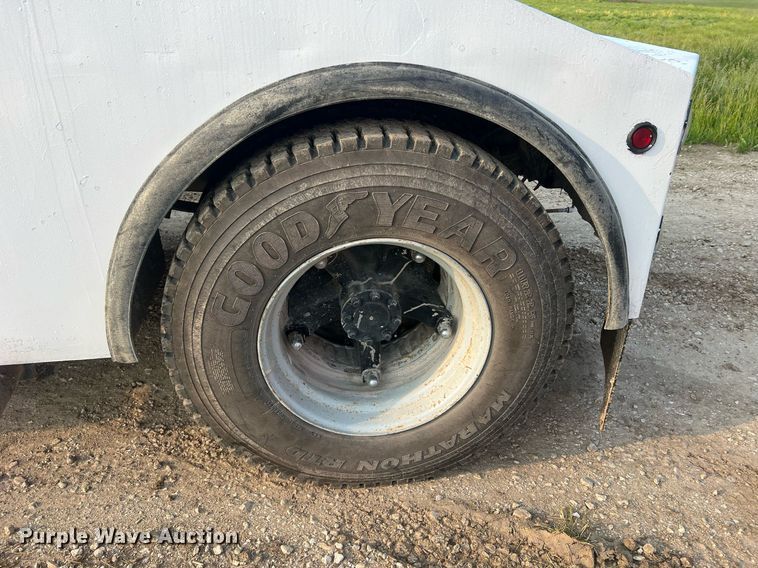 image for item II9021 1983 International 1754  flatbed truck