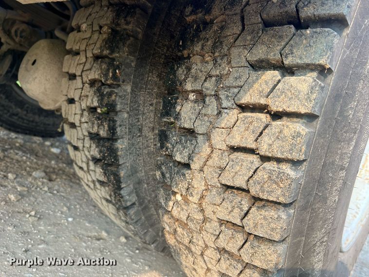 image for item II9021 1983 International 1754  flatbed truck