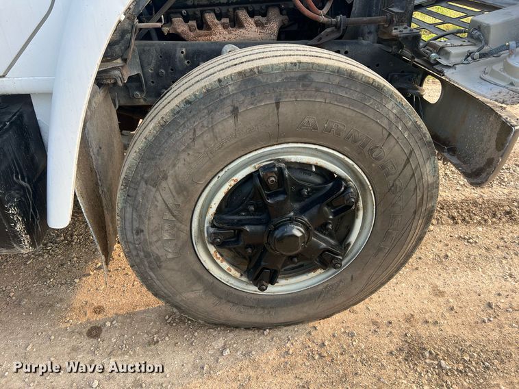 image for item II9021 1983 International 1754  flatbed truck