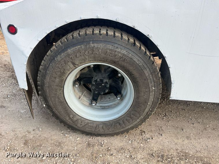 image for item II9021 1983 International 1754  flatbed truck