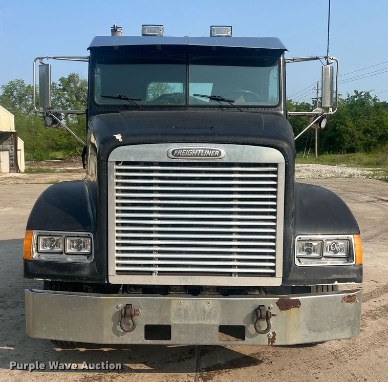 image for item II9022 1999 Freightliner FLD  semi truck