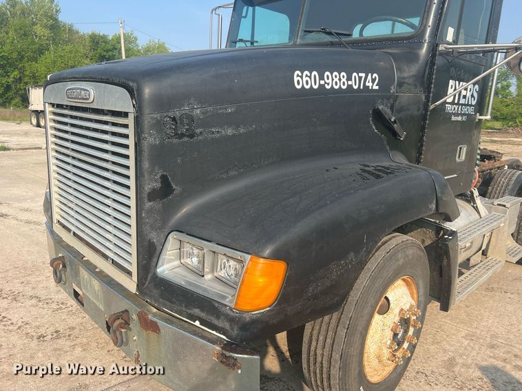 image for item II9022 1999 Freightliner FLD  semi truck