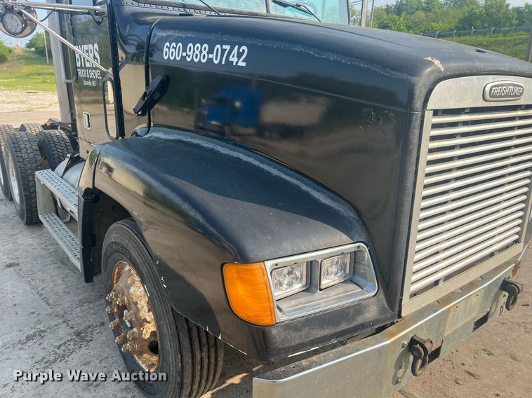 image for item II9022 1999 Freightliner FLD  semi truck