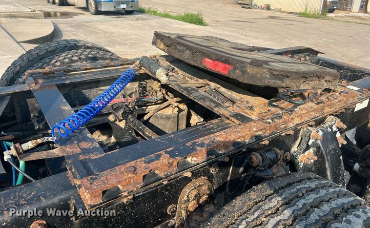 image for item II9022 1999 Freightliner FLD  semi truck