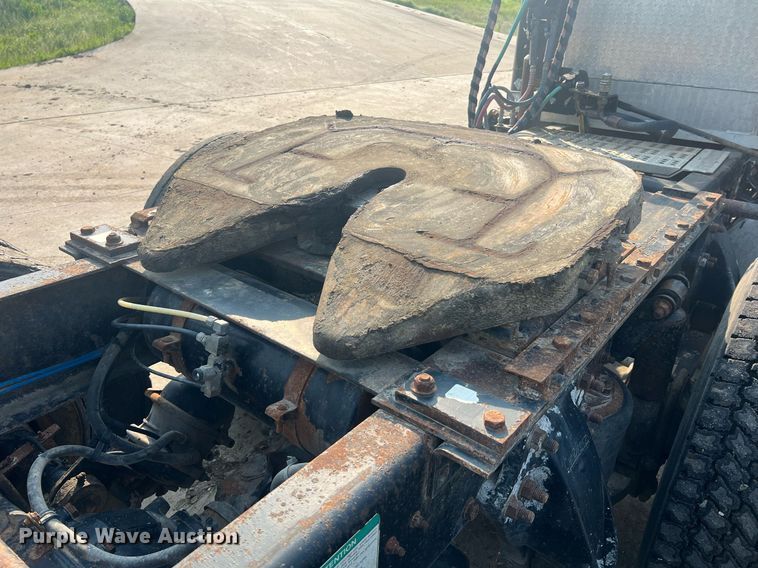 image for item II9022 1999 Freightliner FLD  semi truck