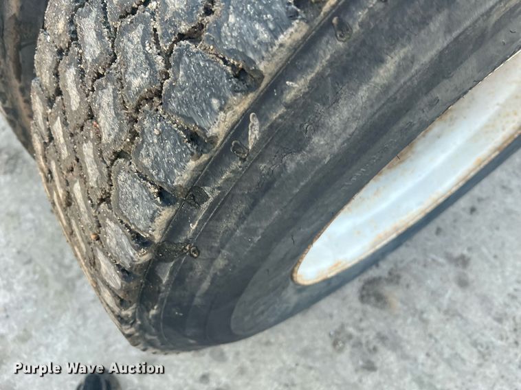 image for item II9022 1999 Freightliner FLD  semi truck