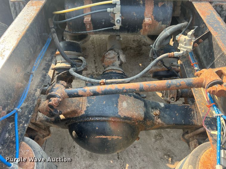 image for item II9022 1999 Freightliner FLD  semi truck