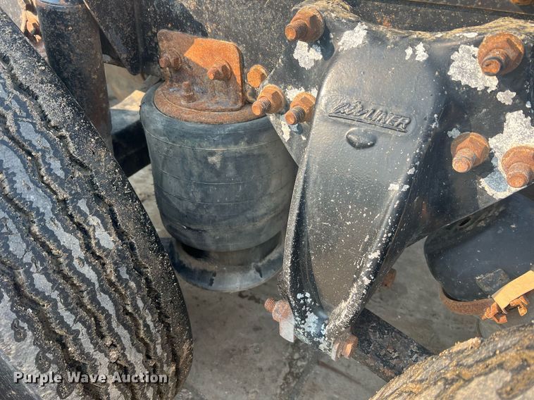 image for item II9022 1999 Freightliner FLD  semi truck