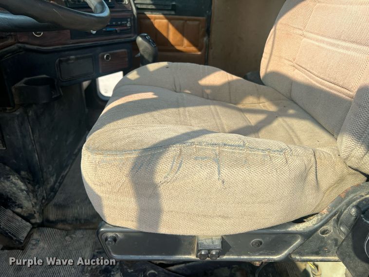 image for item II9022 1999 Freightliner FLD  semi truck