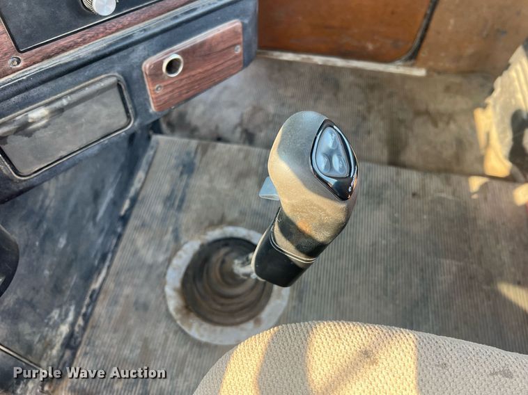 image for item II9022 1999 Freightliner FLD  semi truck