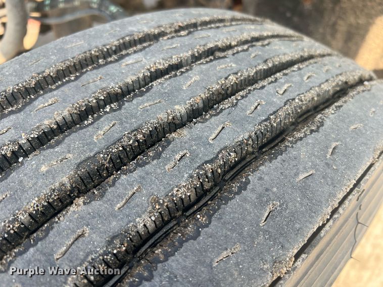 image for item II9022 1999 Freightliner FLD  semi truck