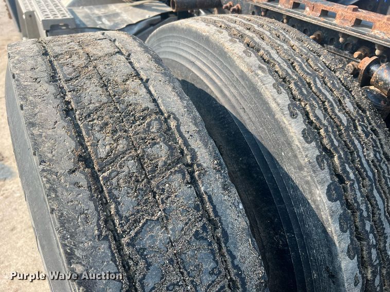 image for item II9022 1999 Freightliner FLD  semi truck