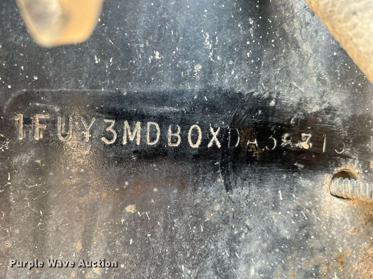 image for item II9022 1999 Freightliner FLD  semi truck