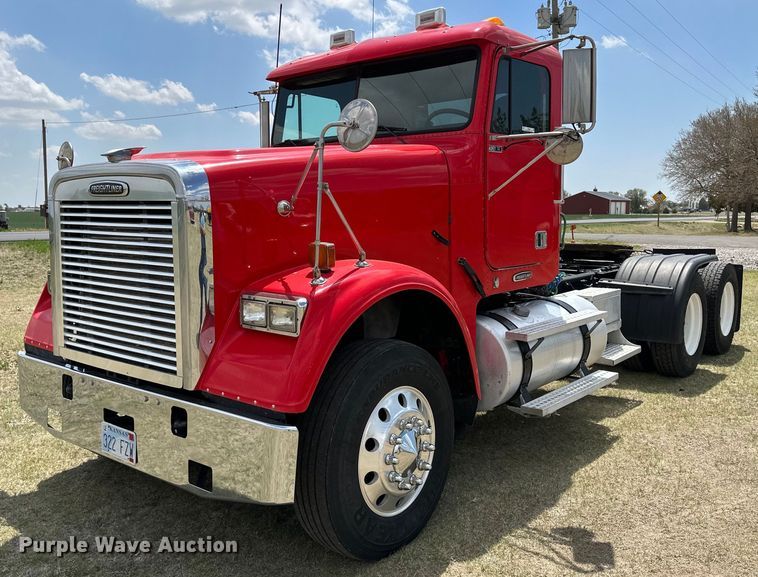 image for item JJ9938 2006 Freightliner FLD120  semi truck