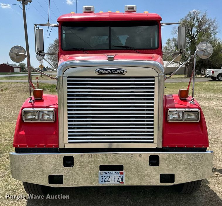 image for item JJ9938 2006 Freightliner FLD120  semi truck