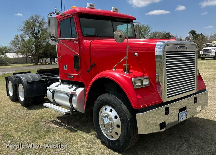 image for item JJ9938 2006 Freightliner FLD120  semi truck