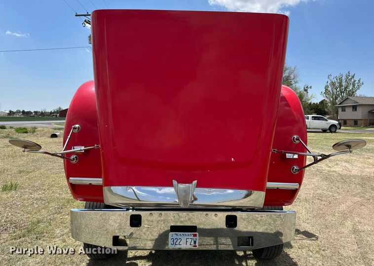 image for item JJ9938 2006 Freightliner FLD120  semi truck